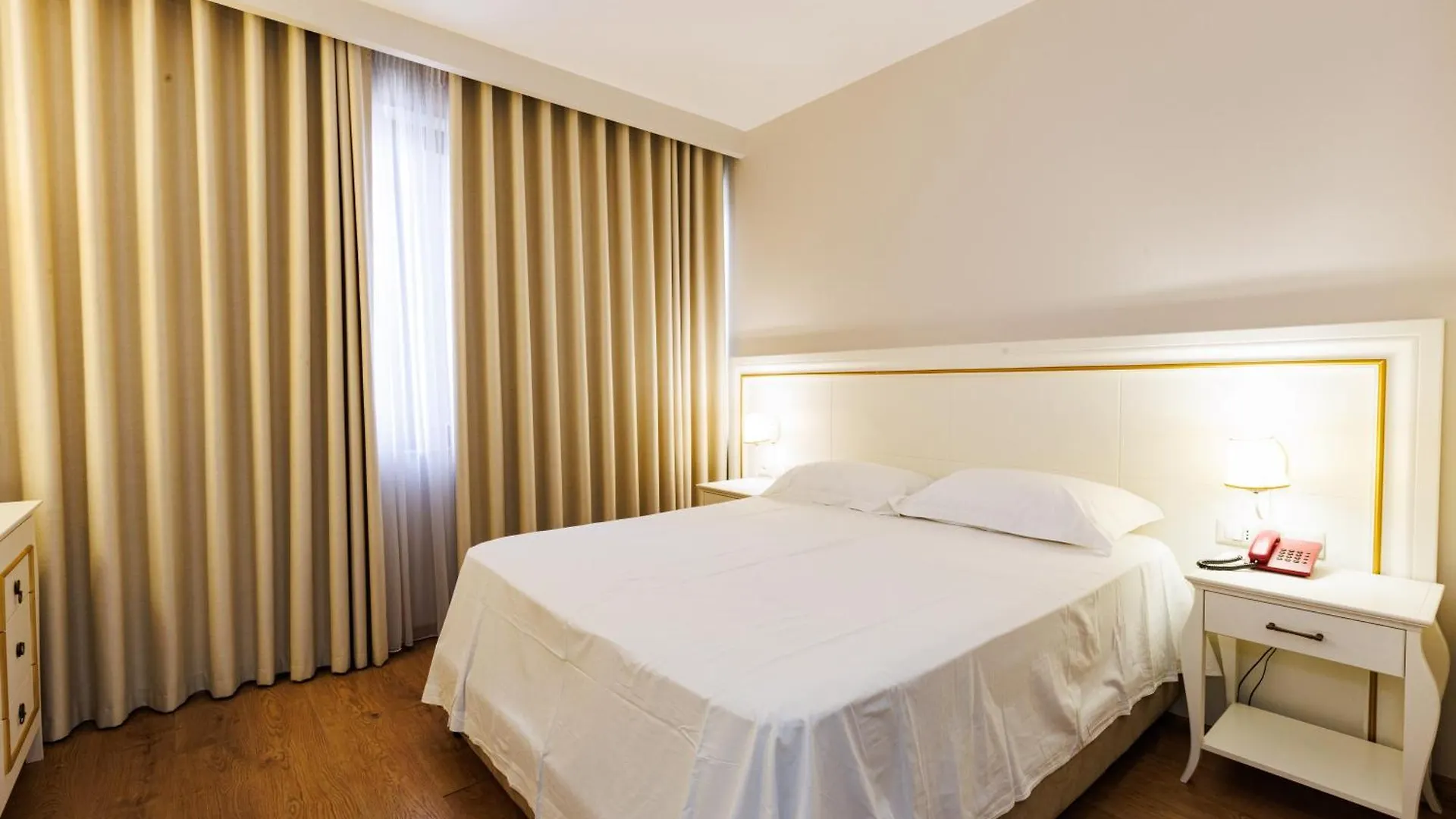 Riverside Rooms At Hotel Fieri