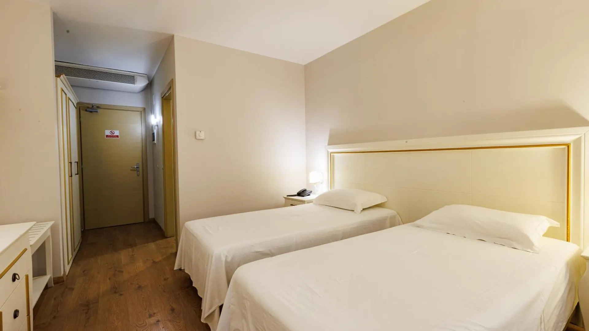 Riverside Rooms At Hotel Fieri