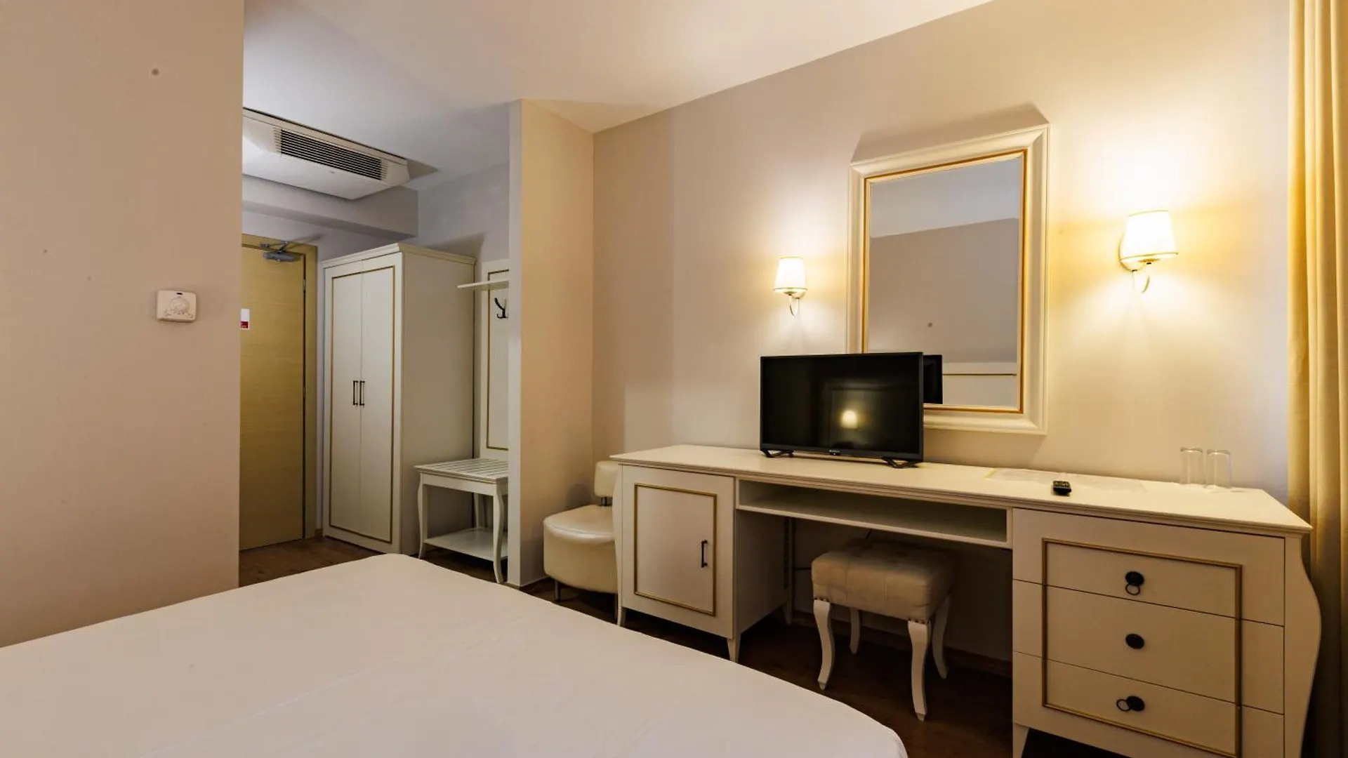 Riverside Rooms At Hotel Fieri Albania